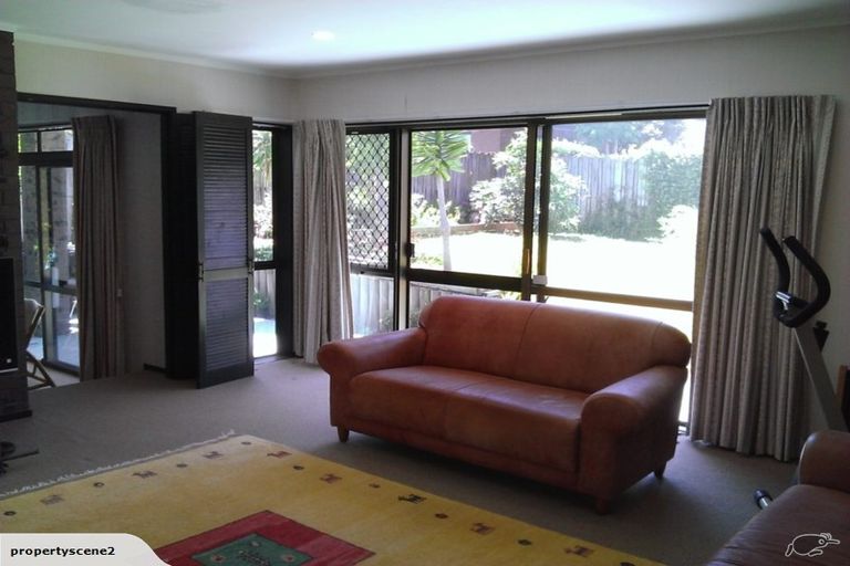 Photo of property in 10 Cornelian Crescent, Half Moon Bay, Auckland, 2012