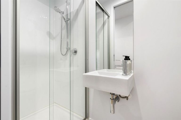 Photo of property in Frank Sargeson Apts, 102/80 Anzac Street, Takapuna, Auckland, 0622