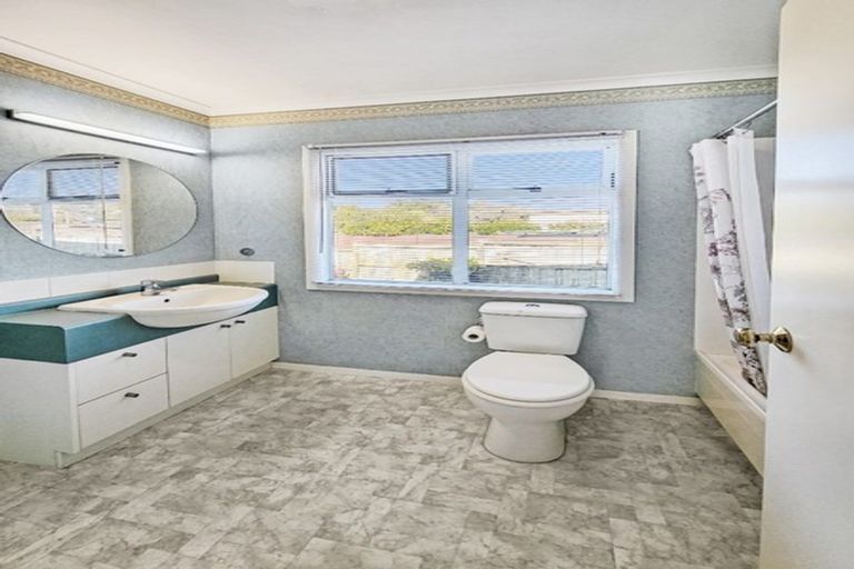 Photo of property in 9 Cinnabar Place, Westgate, Auckland, 0614