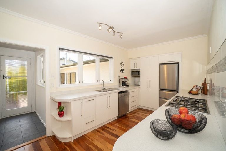 Photo of property in 24 Fraser Court, Roslyn, Palmerston North, 4414