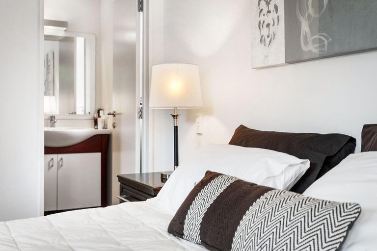 Photo of property in 16b Neil Avenue, Te Atatu Peninsula, Auckland, 0610