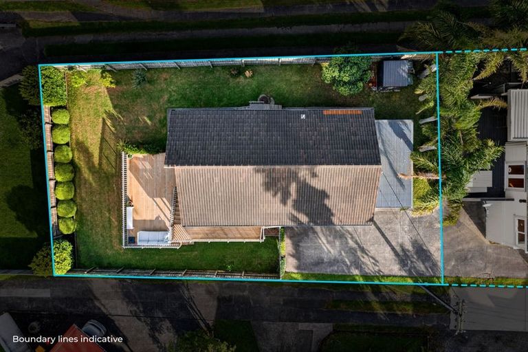 Photo of property in 2/47 Birkdale Road, Birkdale, Auckland, 0626