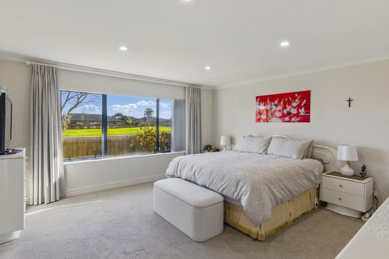 Photo of property in 41 Holcombe Drive, Paraparaumu, 5032