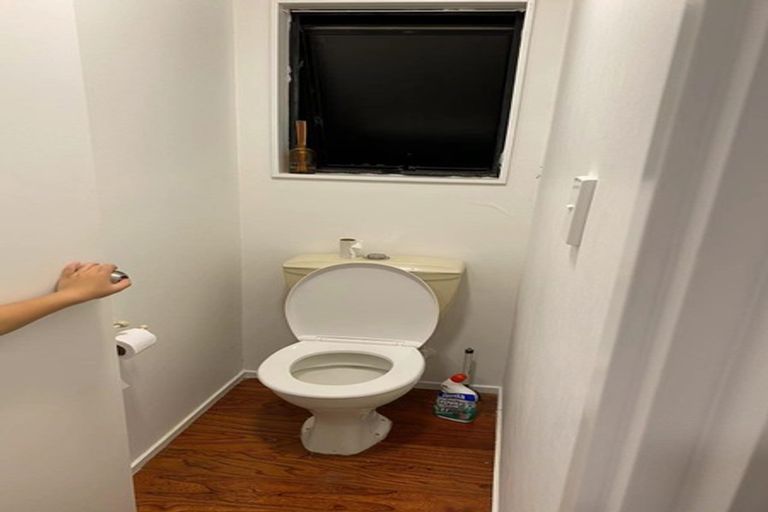 Photo of property in 4/17 Akoranga Drive, Northcote, Auckland, 0627