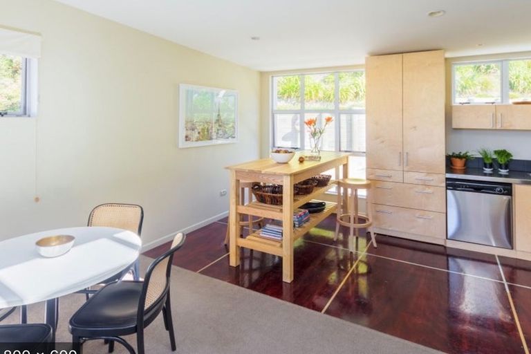 Photo of property in 2/306 Evans Bay Parade, Hataitai, Wellington, 6021