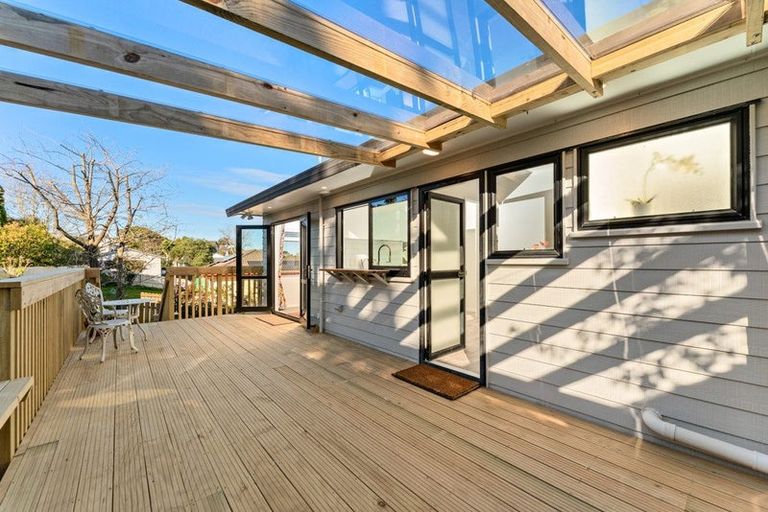 Photo of property in 1/14 Kupari Place, Totara Vale, Auckland, 0629