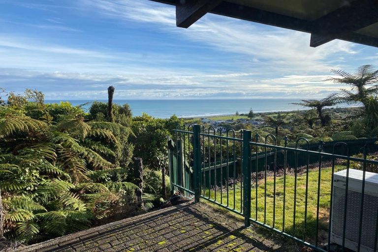 Photo of property in 22 Stanton Crescent, Karoro, Greymouth, 7805
