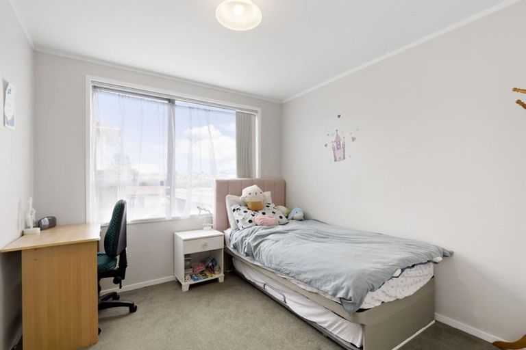 Photo of property in 41 Oreil Avenue, West Harbour, Auckland, 0618