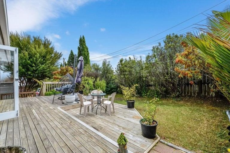Photo of property in 1/141 Edmonton Road, Te Atatu South, Auckland, 0610
