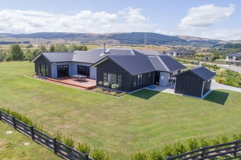 Photo of property in 30 Westwood Drive, Aokautere, Palmerston North, 4471