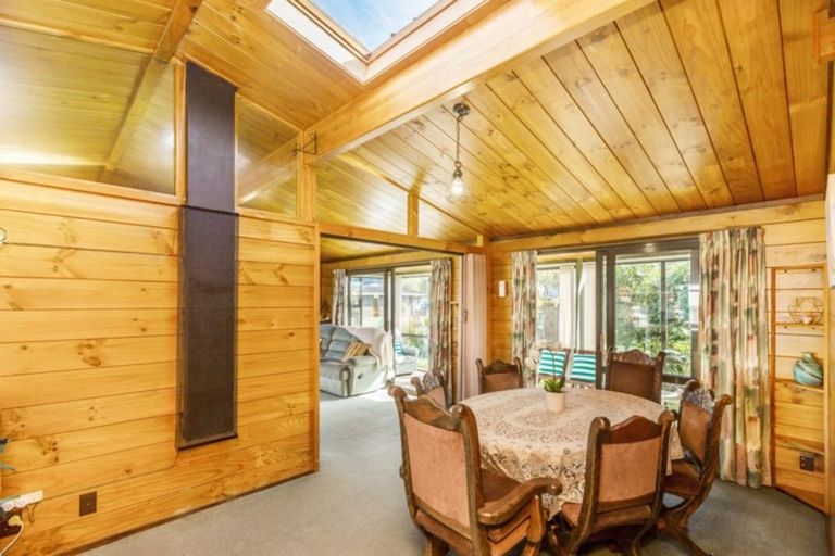 Photo of property in 8 Roband Crescent, Brown Owl, Upper Hutt, 5018