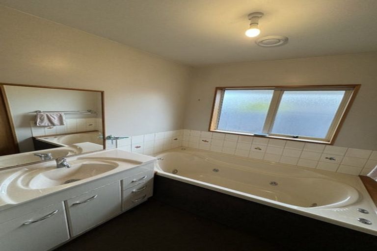 Photo of property in 145 Maidstone Road, Ilam, Christchurch, 8041