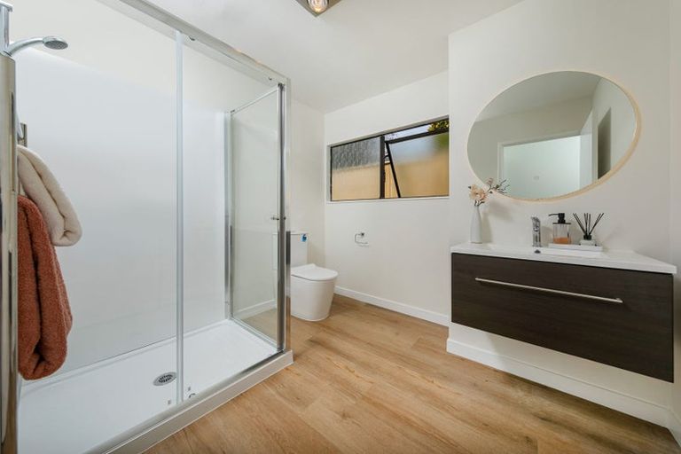 Photo of property in 112c Roberts Road, Te Atatu South, Auckland, 0610