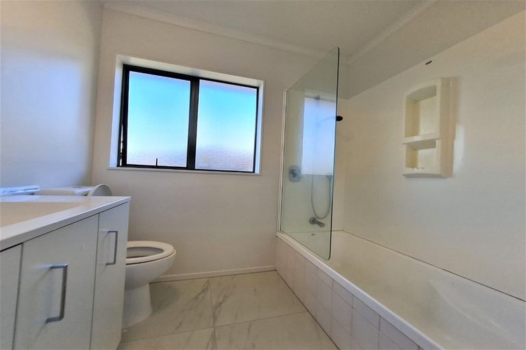 Photo of property in 33 Sandwick Drive, Weymouth, Auckland, 2103