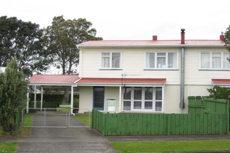 Photo of property in 15-15a Miro Street, Merrilands, New Plymouth, 4312