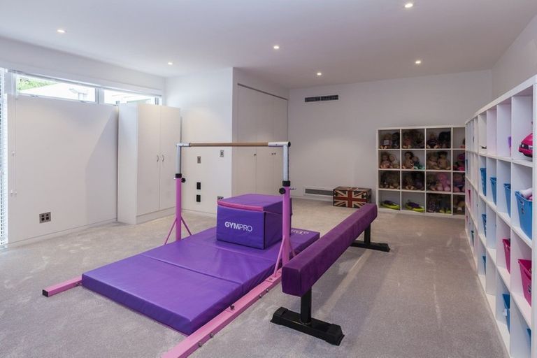 Photo of property in 8 Saint Barnabas Lane, Fendalton, Christchurch, 8052