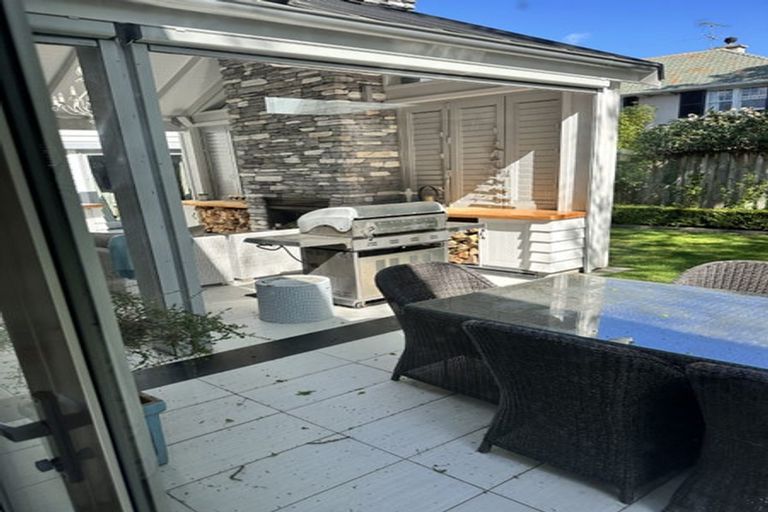 Photo of property in 20 Golf Road, Heretaunga, Upper Hutt, 5018