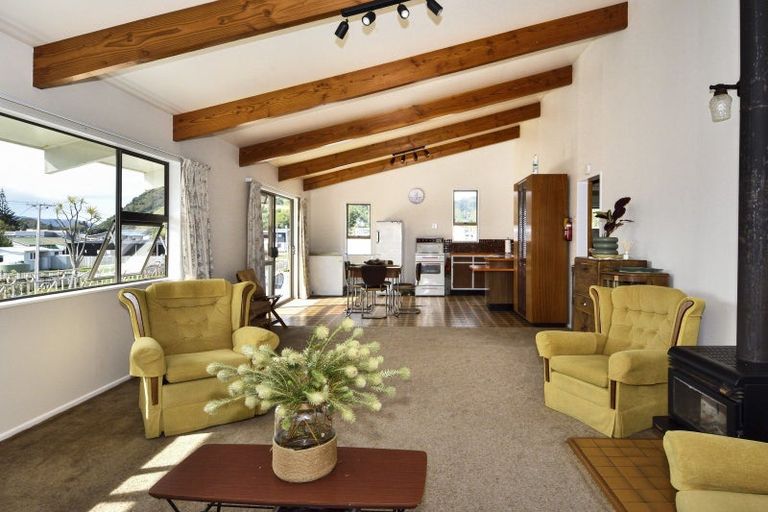 Photo of property in 77 Fortescue Street, Mahia, 4198