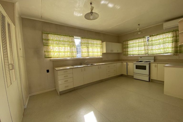 Photo of property in 16 Nicholson Avenue, Papatoetoe, Auckland, 2025