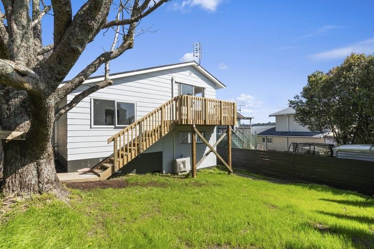 Photo of property in 2/3 Simon Ellice Drive, Bayview, Auckland, 0629