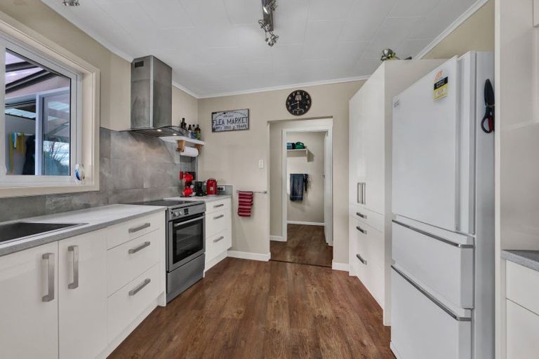 Photo of property in 8 Brassey Street, Waverley, 4510