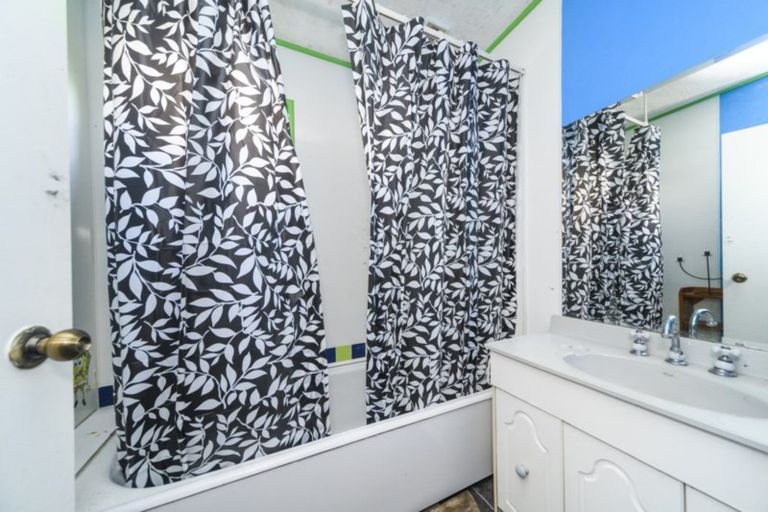 Photo of property in 12 Douglas Street, West End, Palmerston North, 4412