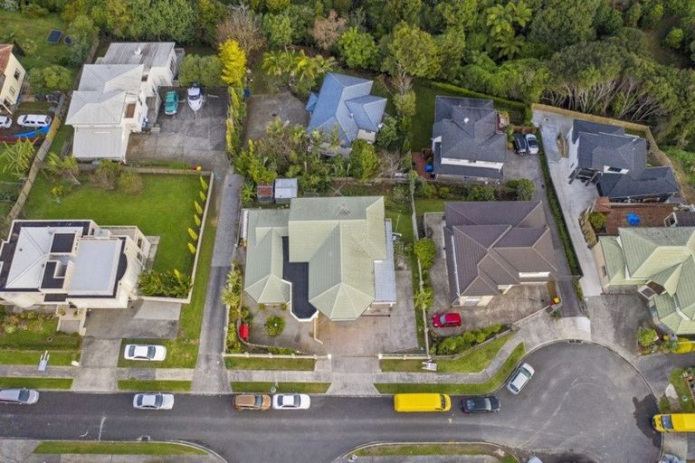 Photo of property in 12 Pistachio Place, Goodwood Heights, Auckland, 2105