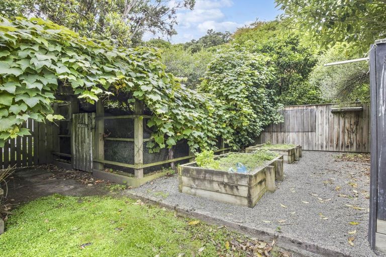 Photo of property in 73 Kohekohe Road, Waikanae, 5036