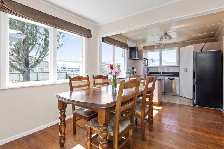 Photo of property in 1030 Grove Road, Mayfair, Hastings, 4122