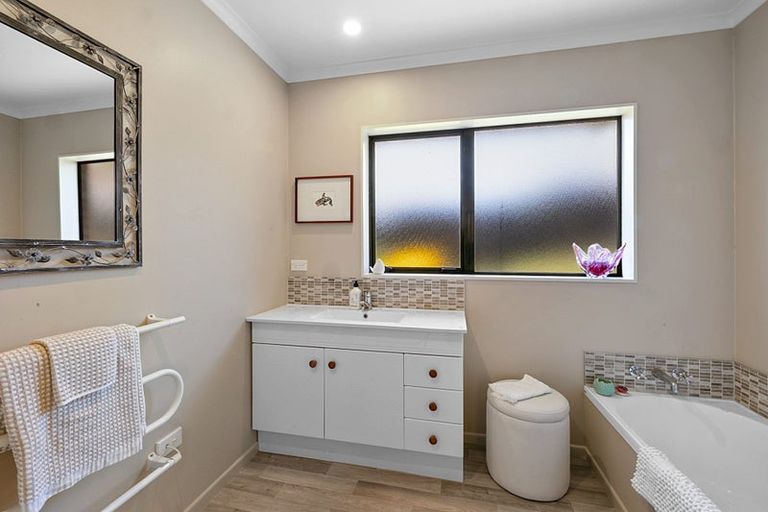 Photo of property in 7b Rimu Street, Strandon, New Plymouth, 4312