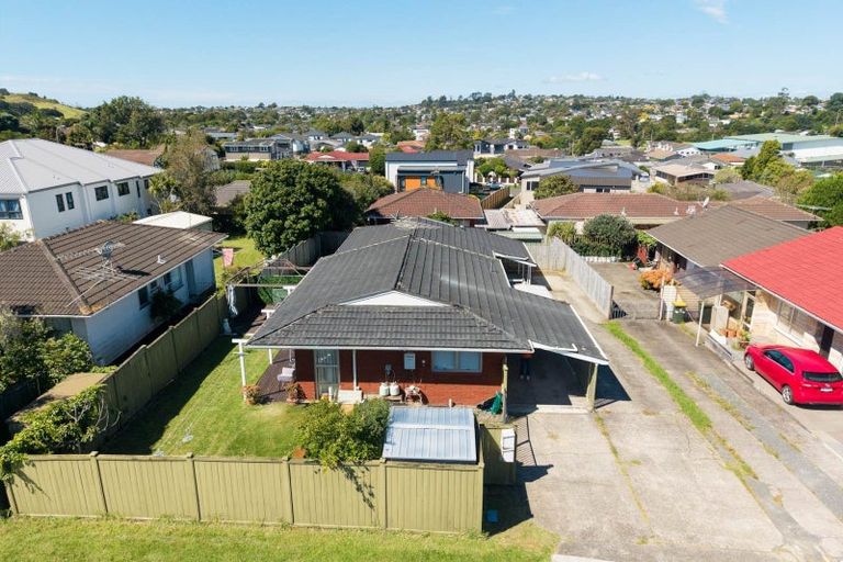 Photo of property in 1/162 Pigeon Mountain Road, Half Moon Bay, Auckland, 2012