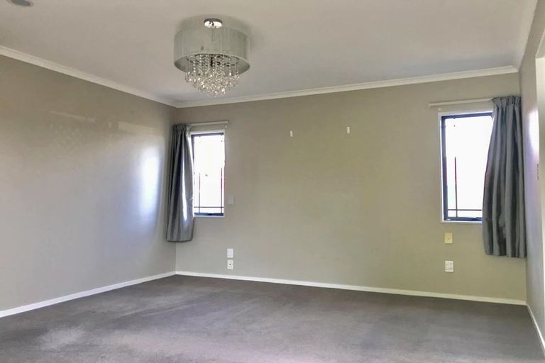Photo of property in 113 Golfland Drive, Golflands, Auckland, 2013