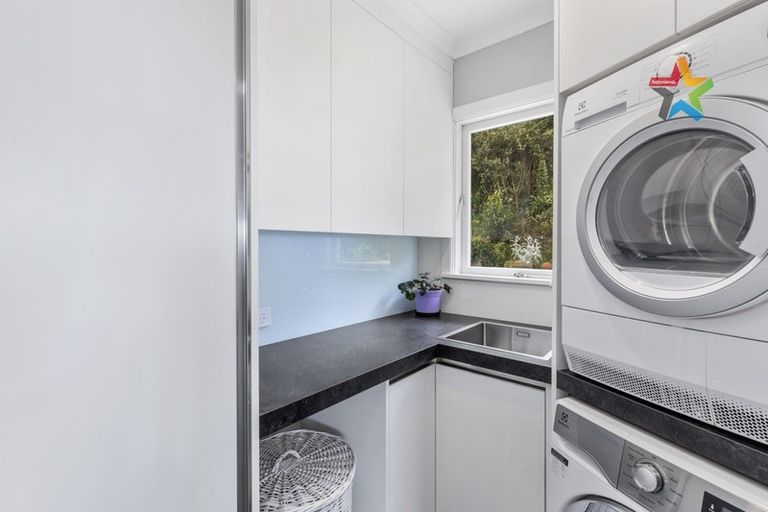 Photo of property in 68 Dowse Drive, Maungaraki, Lower Hutt, 5010