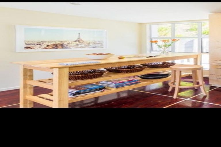 Photo of property in 2/306 Evans Bay Parade, Hataitai, Wellington, 6021