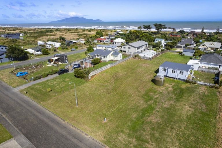 Photo of property in 65 Gawler Street, Te Horo Beach, Otaki, 5581