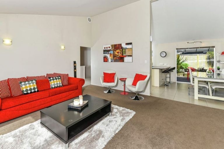 Photo of property in 1/305 East Coast Road, Mairangi Bay, Auckland, 0630