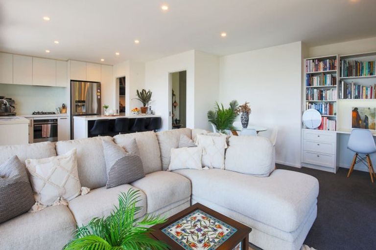 Photo of property in 31 Soleares Avenue, Mount Pleasant, Christchurch, 8081