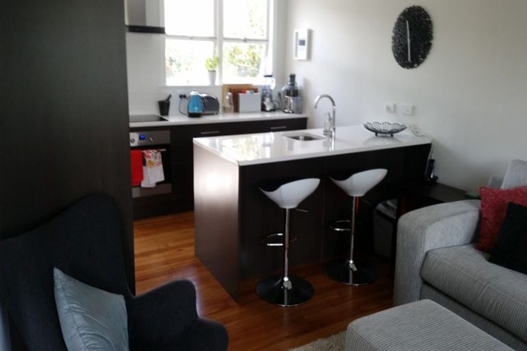 Photo of property in 2/83 Nile Road, Milford, Auckland, 0620