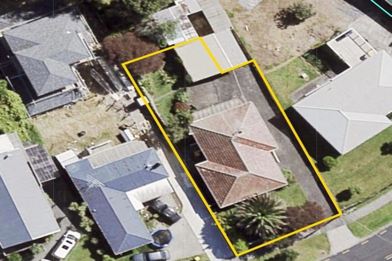 Photo of property in 213 Sturges Road, Henderson, Auckland, 0612