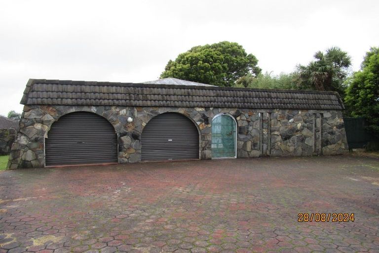 Photo of property in 90 Royal Road, Massey, Auckland, 0614