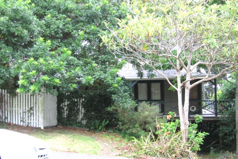 Photo of property in 26 Rosecamp Road, Beach Haven, Auckland, 0626
