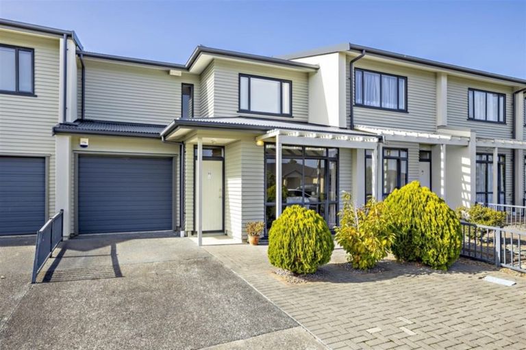 Photo of property in 11/2 Armoy Drive, East Tamaki, Auckland, 2016