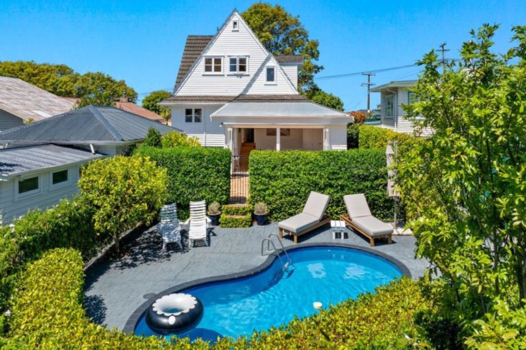 Photo of property in 64 Tirimoana Road, Te Atatu South, Auckland, 0602