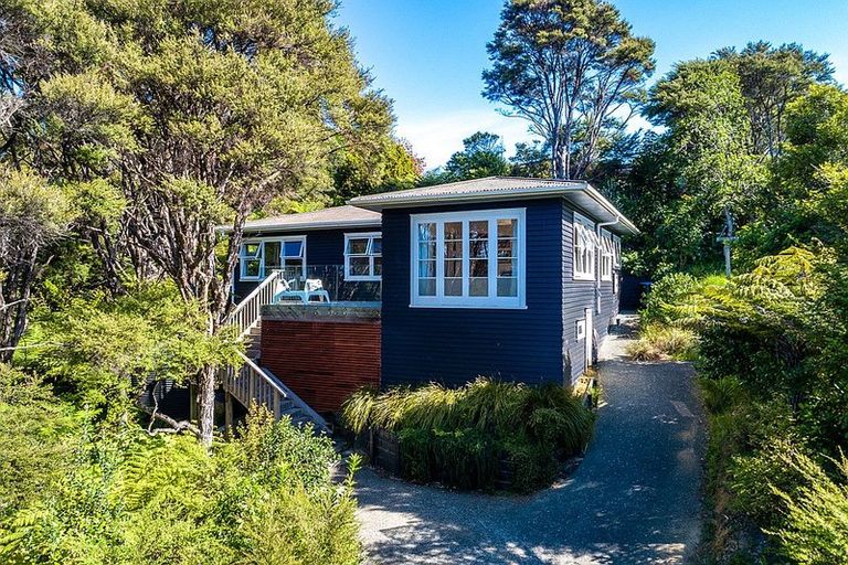 Photo of property in 116 Queens Drive, Oneroa, Waiheke Island, 1081