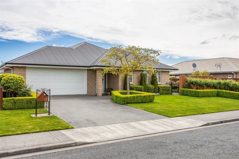 Photo of property in 17 Walnut Way, Rangiora, 7400