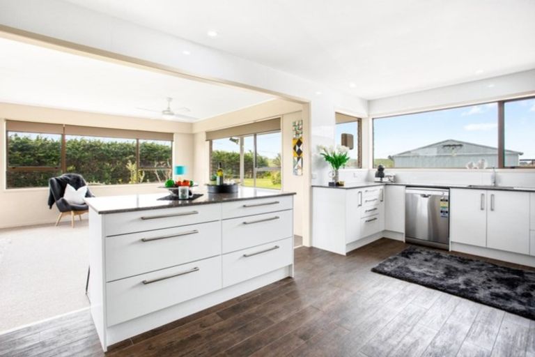 Photo of property in 1218 State Highway 16, Waimauku, 0883