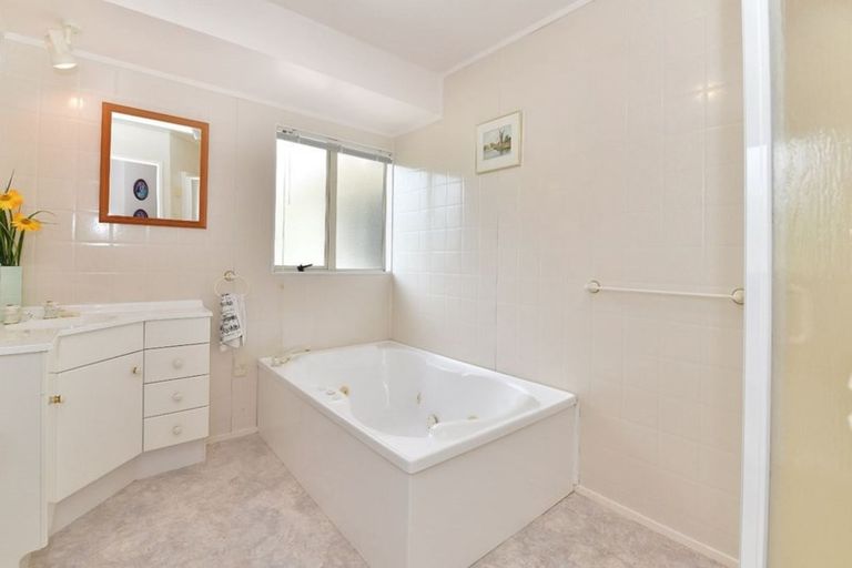 Photo of property in 37 Pacific Parade, Army Bay, Whangaparaoa, 0930