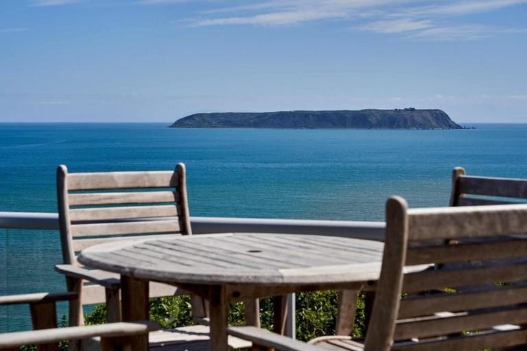 Photo of property in 1 Roys Road, Plimmerton, Porirua, 5026