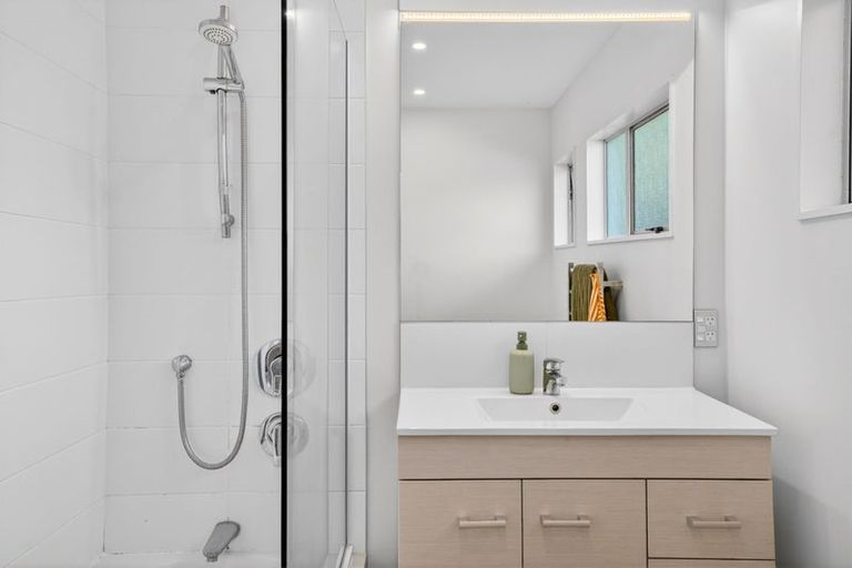 Photo of property in 2/47 Birkdale Road, Birkdale, Auckland, 0626