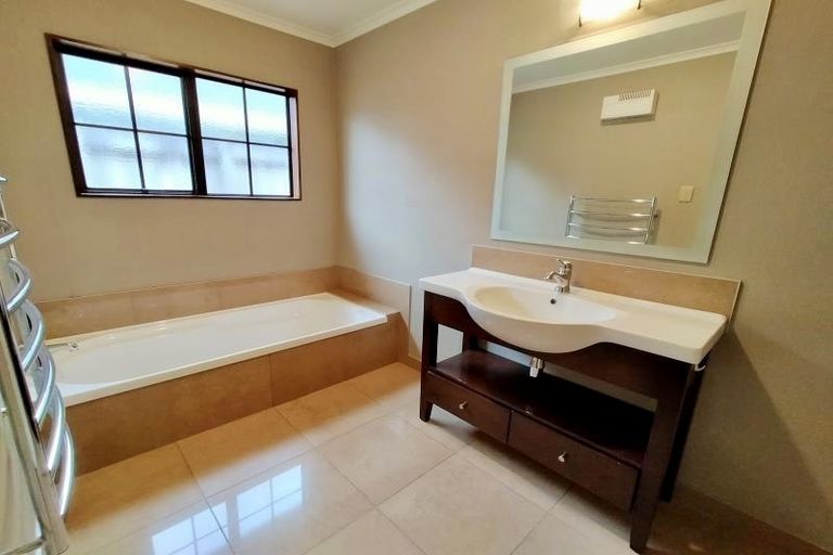 Photo of property in 100 Russell Street, Palmerston North, 4414